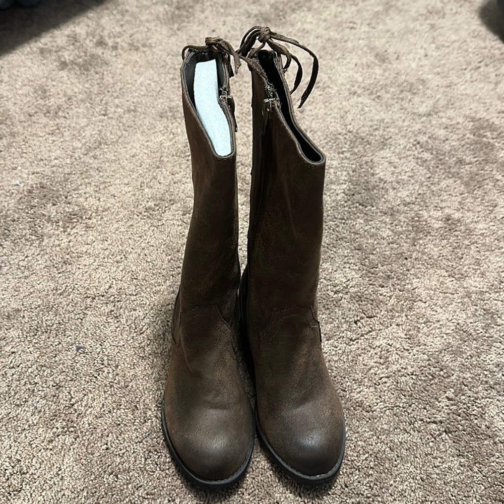 Volatile kids brown lace up girls boots. Brand new in box size 13